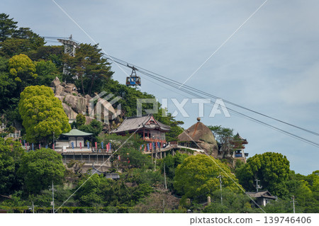 The cityscape of Onomichi and the Senkojiyama Ropeway as seen from Mukaijima Island. The cityscape of Onomichi and the Senkojiyama Ropeway as seen from Mukaijima Island. 139746406