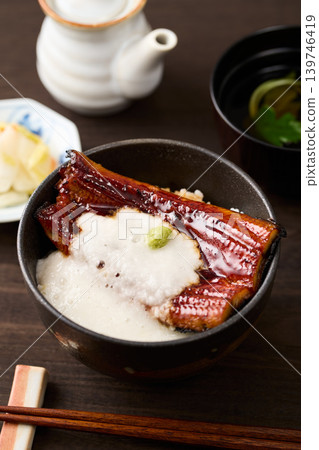 鰻魚和磨碎山藥飯 鰻魚和磨碎山藥飯 139746419