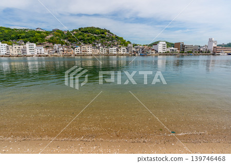 The cityscape of Onomichi and the sandy beach as seen from Mukaijima Island, a view of the Shimanami Kaido. 139746468