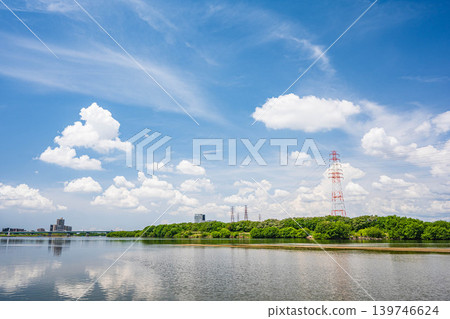 Scenery of the Yodo River in early summer; Hirakata City and Takatsuki City, Osaka Prefecture 139746624