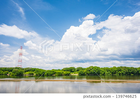Scenery of the Yodo River in early summer; Hirakata City and Takatsuki City, Osaka Prefecture Scenery of the Yodo River in early summer; Hirakata City and Takatsuki City, Osaka Prefecture 139746625