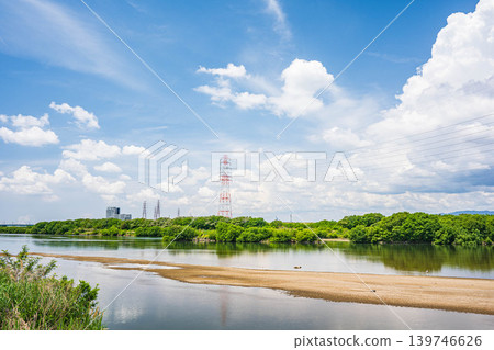 Scenery of the Yodo River in early summer; Hirakata City and Takatsuki City, Osaka Prefecture Scenery of the Yodo River in early summer; Hirakata City and Takatsuki City, Osaka Prefecture 139746626