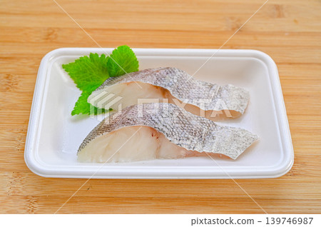 來自北海道的生鱈魚片,未煮熟。 來自北海道的生鱈魚片,未煮熟。 139746987