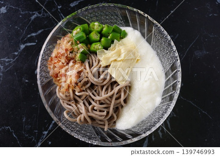 秋葵和磨碎的山藥蕎麥麵 139746993