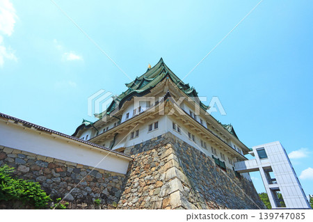 在愛知縣名古屋市,名古屋城掩映在綠樹叢中,景色宜人。 在愛知縣名古屋市,名古屋城掩映在綠樹叢中,景色宜人。 139747085