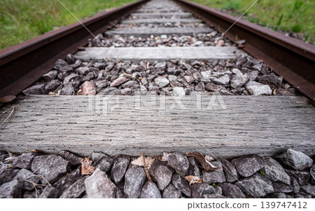 鐵軌、枕木、鋼軌、特寫、鐵路、石頭、碎石、廢棄鐵路線、紋理、背景資料 139747412