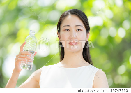 新鮮的綠植、女人、美麗、水 139747510