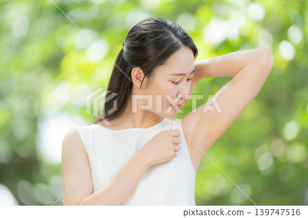 新鮮的綠植、女人、美麗、側面 139747516