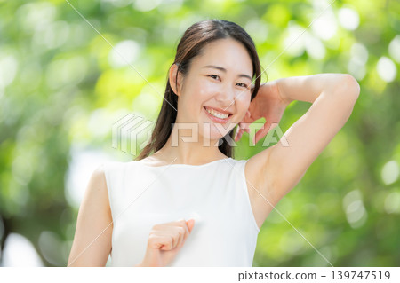 新鮮的綠植、女人、美麗、側面 139747519