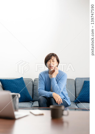Toothache, Female, Jaw 139747590