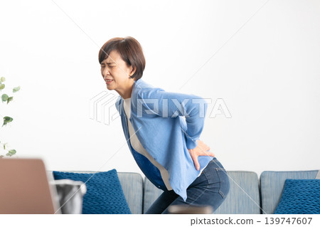 Female low back pain Female low back pain 139747607