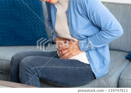 Female, abdominal pain, hands Female, abdominal pain, hands 139747611
