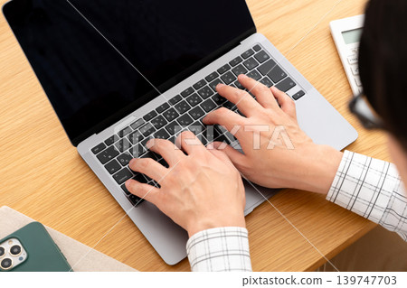 PC man at hand PC man at hand 139747703