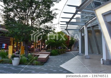 Cocoon City, a commercial complex in Omiya, Saitama Prefecture, and fresh greenery. Cocoon City, a commercial complex in Omiya, Saitama Prefecture, and fresh greenery. 139748511