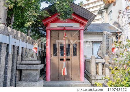 Kusutama Shrine in Miyakojima, Osaka (a shrine that was located within the Nippon Paper Industries Miyakojima Factory) also enshrines Kaminoko Inari Okami. Kusutama Shrine in Miyakojima, Osaka (a shrine that was located within the Nippon Paper Industries Miyakojima Factory) also enshrines Kaminoko Inari Okami. 139748552