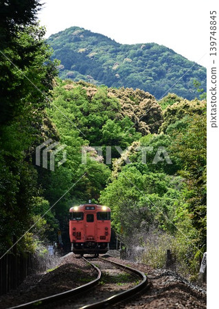 JR山口線,途經大山三層道口,「太郎號」(機車40號) JR山口線,途經大山三層道口,「太郎號」(機車40號) 139748845