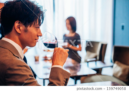 入住飯店的人們 入住飯店的人們 139749058