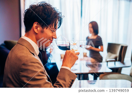 入住飯店的人們 入住飯店的人們 139749059