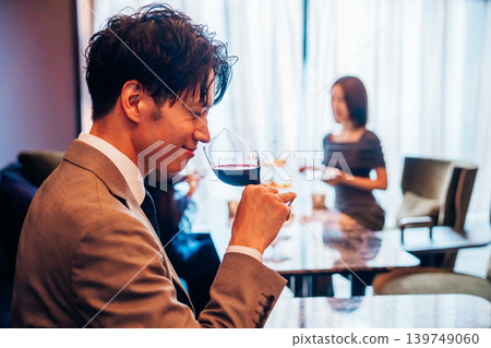 入住飯店的人們 入住飯店的人們 139749060