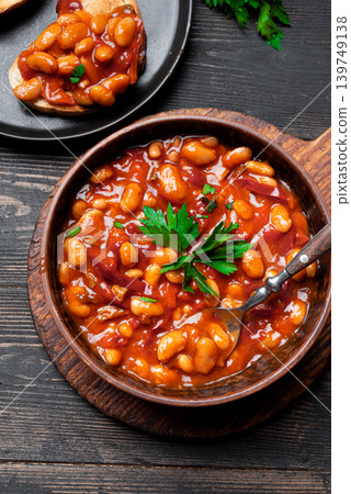Chili Beans. White baked kidney bean stew. 139749138