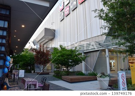 Cocoon City, a commercial complex in Omiya, Saitama Prefecture, and fresh greenery. Cocoon City, a commercial complex in Omiya, Saitama Prefecture, and fresh greenery. 139749176