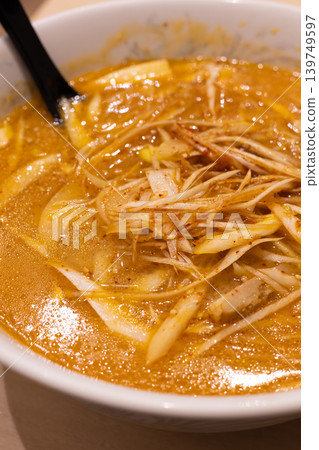 Delicious green onion miso ramen Delicious green onion miso ramen 139749597