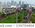 以大阪的摩天大樓為背景，沿著北部貨運線行駛 139750404