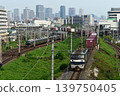 以大阪的摩天大樓為背景，沿著北部貨運線行駛 139750405