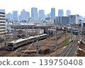 以大阪的摩天大樓為背景，沿著北部貨運線行駛 139750408
