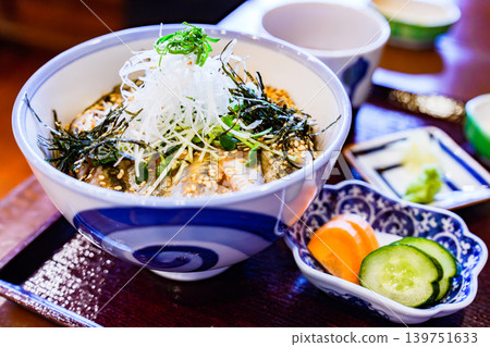 以雨季捕撈的肥美沙丁魚為特色的海鮮飯。 [時令海鮮] 139751633
