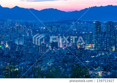 Seoul, South Korea - May. 17, 2026 : Breathtaking evening sky and twilight magic hour over the dense cityscape of Seoul from Yongmasan Mountain, South Korea Seoul, South Korea - May. 17, 2026 : Breathtaking evening sky and twilight magic hour over the dense cityscape of Seoul from Yongmasan Mountain, South Korea 139751927