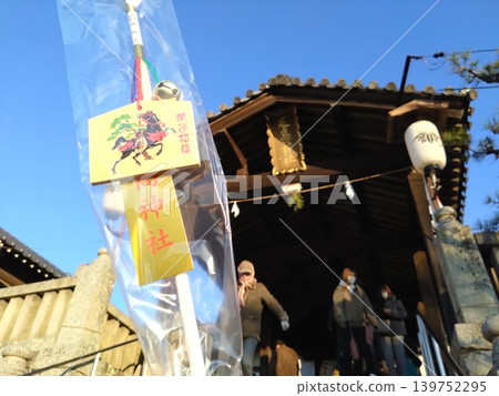 人們在神社祈禱 人們在神社祈禱 139752295