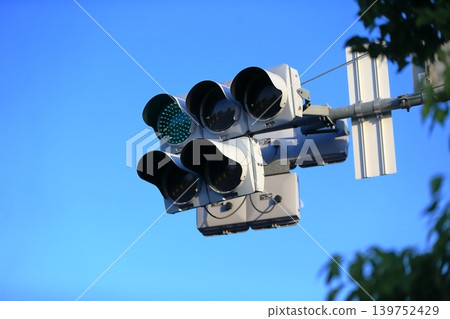 Traffic light Traffic light 139752429