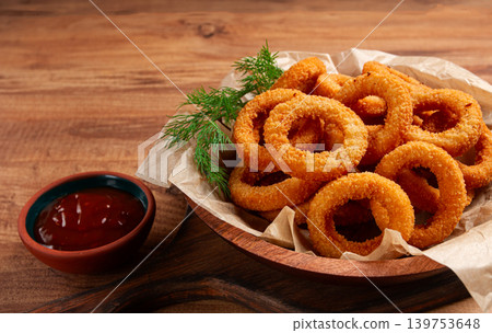 Deep fried onion rings, appetizer, with tomato sauce, on a wooden table, no people, favorite dish, Deep fried onion rings, appetizer, with tomato sauce, on a wooden table, no people, favorite dish, 139753648