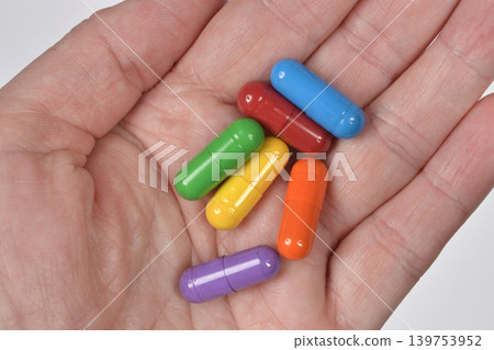 Handful of colorful medical capsules Handful of colorful medical capsules 139753952
