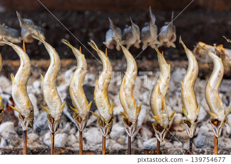Charcoal-grilled char | Lined up around the hearth Charcoal-grilled char | Lined up around the hearth 139754677