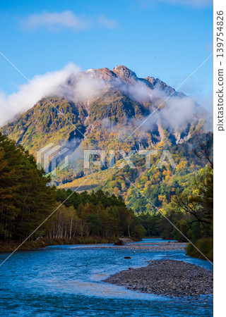 上高地燒山（長野縣松本市）的秋景 139754826