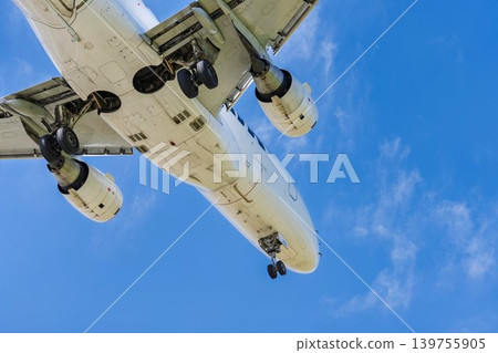 仙台機場上空藍天,飛機降落,宮城縣名取市 仙台機場上空藍天,飛機降落,宮城縣名取市 139755905