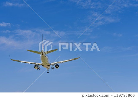 仙台機場上空藍天,飛機降落,宮城縣名取市 仙台機場上空藍天,飛機降落,宮城縣名取市 139755906