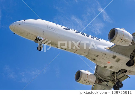 仙台機場上空藍天,飛機降落,宮城縣名取市 仙台機場上空藍天,飛機降落,宮城縣名取市 139755911
