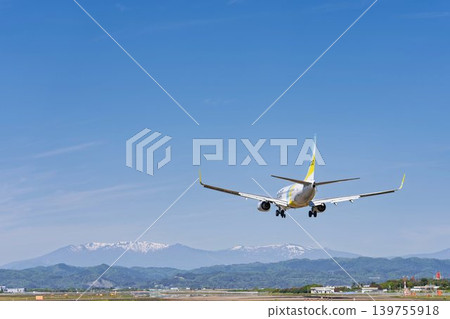仙台機場上空藍天,飛機降落,宮城縣名取市 仙台機場上空藍天,飛機降落,宮城縣名取市 139755918