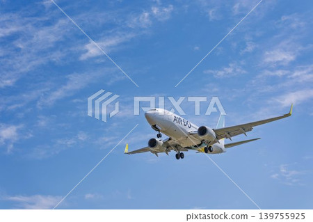 仙台機場上空藍天,飛機降落,宮城縣名取市 仙台機場上空藍天,飛機降落,宮城縣名取市 139755925