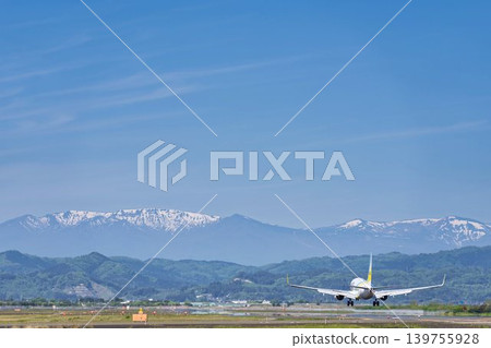 仙台機場上空藍天,飛機降落,宮城縣名取市 仙台機場上空藍天,飛機降落,宮城縣名取市 139755928