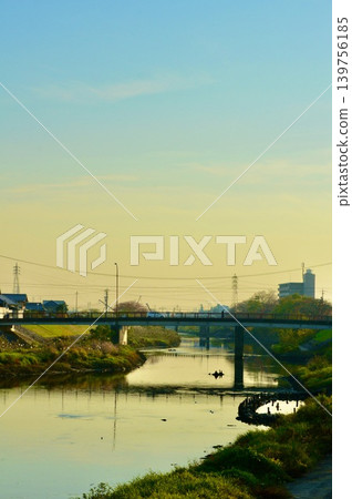 Sunset over the Gojo River (Ichiba, Kiyosu City, Aichi Prefecture) Sunset over the Gojo River (Ichiba, Kiyosu City, Aichi Prefecture) 139756185