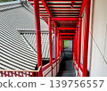 The Kabuki-za Theatre is beautiful with its vermilion pillars on the Goemon staircase and its large tiled roof. 139756557