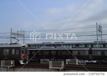 Hankyu trains crossing the Shin-Yodogawa Bridge, where rows of tracks are lined up. 139756759