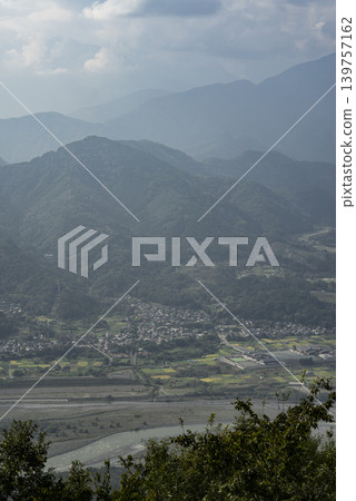 山梨縣南駒郡身延町及富士河的秋景 山梨縣南駒郡身延町及富士河的秋景 139757162