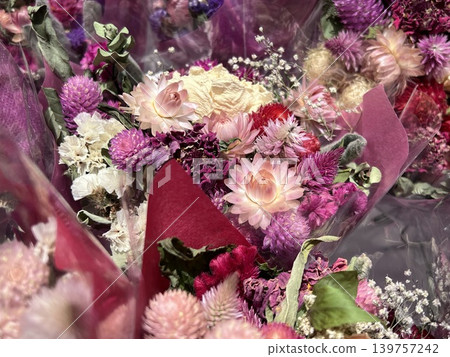 Pink-toned dried flower bouquet Pink-toned dried flower bouquet 139757242