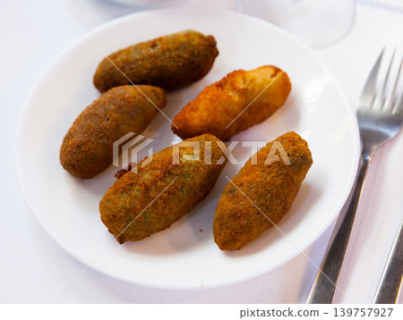 Spanish tapas croquetas caseras Spanish tapas croquetas caseras 139757927
