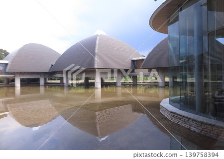 The building of the Tanaka Isson Museum in Amami Park The building of the Tanaka Isson Museum in Amami Park 139758394